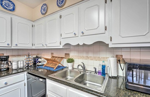 Whitehaven House | Spacious Memphis Home - Walk to Graceland