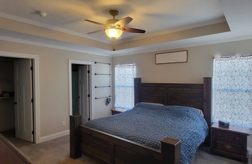 North Platte House | Spacious & modern 3BR close to the Golden Spike and Canteen District.