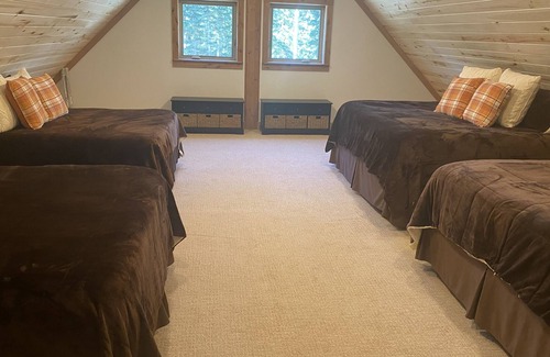 Beaver Cabin | Spacious, Modern Cabin on Eagle Point Ski run
