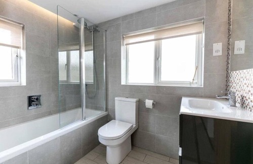 Cherry Hinton House | Spacious Modern Garden Family Home