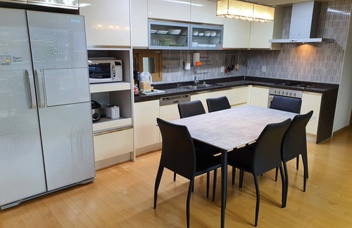 Hannamil-tong Apartment | Spacious modern home, great for families