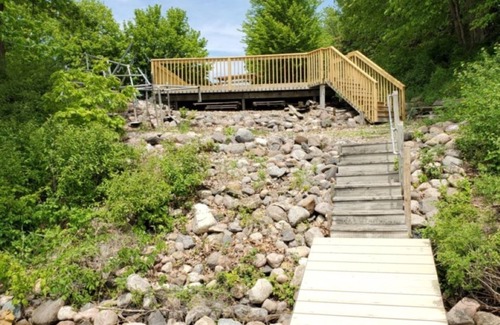 Dassel Cabin | Spacious, modern lake-front vacation home/scrapbooking/quilting retreat