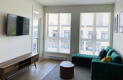 Coquitlam Condo | Spacious, Modern New 2bdr, Free Parking, Internet, AC