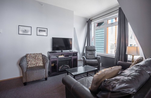 Silver Star Mountain Condo | Spacious Mountain Suite w/Hot Tub, BBQ & Ski Locker!