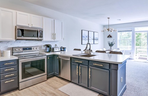 Tannersville House | ⭐️ Spacious Mountaintop Oasis at Camelback | 2,500 SF w/Game Room, Deck & A/C