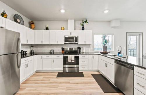 South Perry District Apartment | Spacious NEW 2 bed 2 bath apt by Downtown Spokane