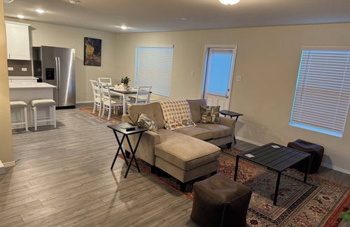 Forney House | Spacious New 4B2.5B Retreat with Office, Forney