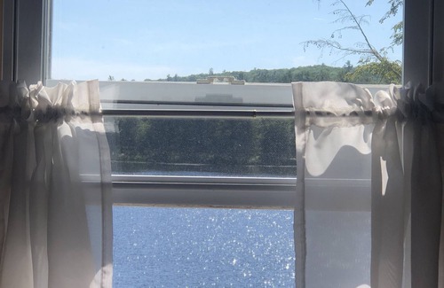 Alton Bay House | Spacious New Hampshire mountain waterfront get away house. Boats & private docks