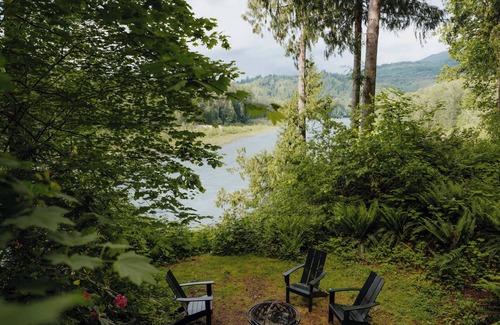 Concrete Cabin | Spacious North Cascades Riverside A-Frame w/Mt Baker Views - Dog-Friendly