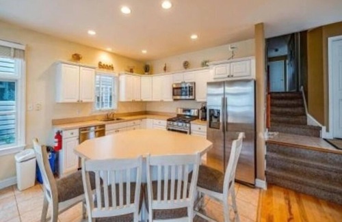 North End Condo | Spacious North End 4BR w/Porch, Parking & Fireplace –Steps to Beach & Boardwalk