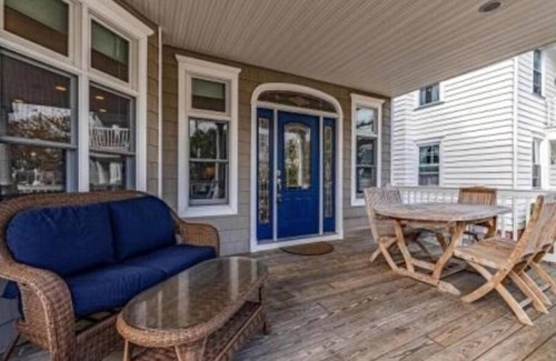 North End Condo | Spacious North End 4BR w/Porch, Parking & Fireplace –Steps to Beach & Boardwalk