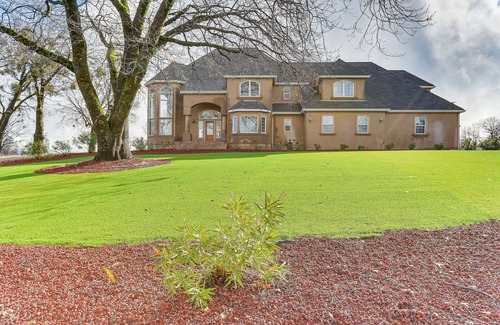 Bella Vista House | Spacious Oak Run Home w/Panoramic Mountain Views!