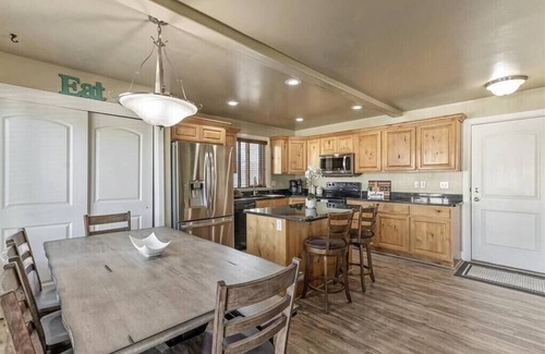 American Fork House | Spacious Oasis | Massage | BBQ | Fire Pit