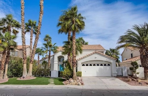 Green Valley House | Spacious Oasis/Pool & Spa/7 Beds