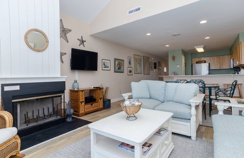 Shell Island Condo | Spacious oceanfront condo in Wrightsville Dunes!