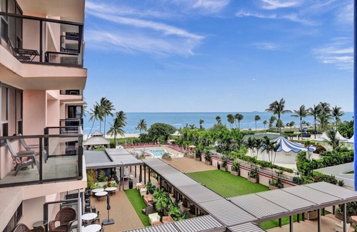 Seybold Apartment | Spacious Ocean View Condo with Beach Service and Resort Amenities 609