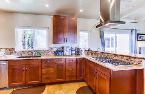 Sunset Cliffs Villa | SPACIOUS OCEANFRONT HOME W/PRIVATE HEATED POOL & HOT TUB-Ping Pong, Big Yard