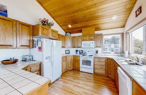 South Beach House | Spacious oceanfront home with free WiFi, and wrap-around deck