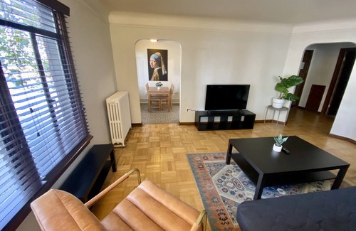 Lower Queen Anne Apartment | Spacious One Bedroom Apartment at the Space Needle!