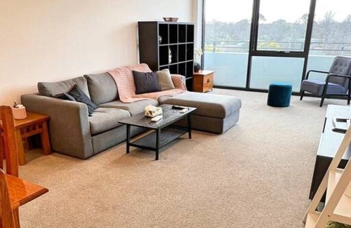 Dickson Apartment | Spacious & Open 2 bd 2bth 2crsp apt - Dickson CBD