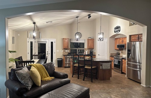 San Tan Valley House | Spacious open concept rancher with private heated pool in Johnson Ranch