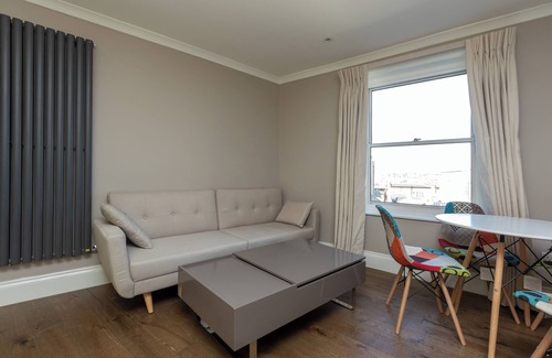Balham Apartment | Spacious & Pristine 2BD Flat - Balham!