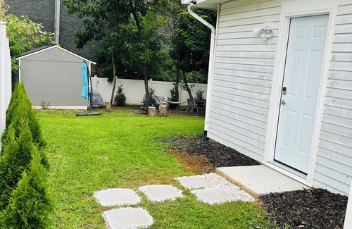 Oakton House | Spacious Private Suit Room in Fairfax City