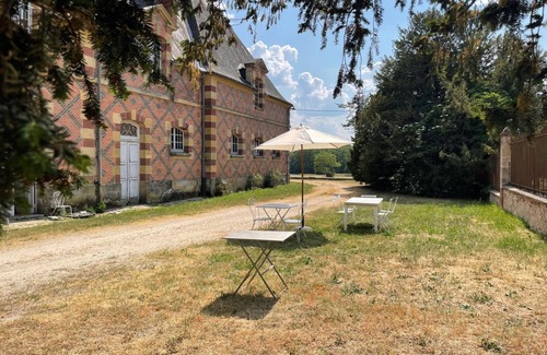 Trevol Cottage | Spacious Renovated Apartment in Castle Grounds with Garden, WiFi, and Pet-Friendly
