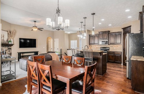 Millard House | Spacious Retreat in West Omaha 2 King 3 Queen Beds