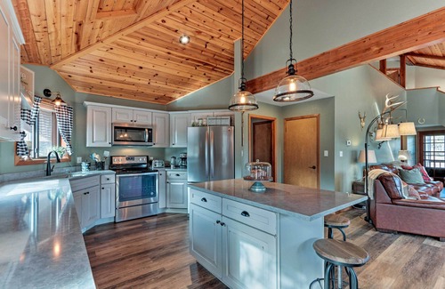 Payson House | SPACIOUS RETREAT ON PRIVATE 4 ACRES WITH TREEHOUSE, SWINGS AND MORE!