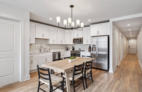 Central Business District Bed & Breakfast | Spacious Retreat – Walk to French Quarter, Superdome! Great for Saints Games!