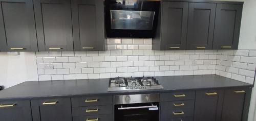 Leicester House | Spacious Room in Leicester