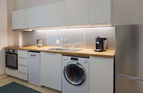 Friedrichshain-Kreuzberg Apartment | Spacious Room in the Center of Berlin 3