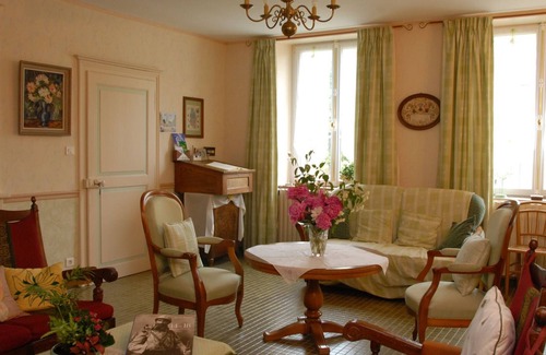 Watronville Bed & Breakfast | Spacious rooms with en-suite, fireplace lounge, relaxing garden - Lorraine