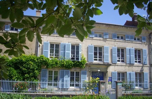 Watronville Bed & Breakfast | Spacious rooms with en-suite, fireplace lounge, relaxing garden - Lorraine