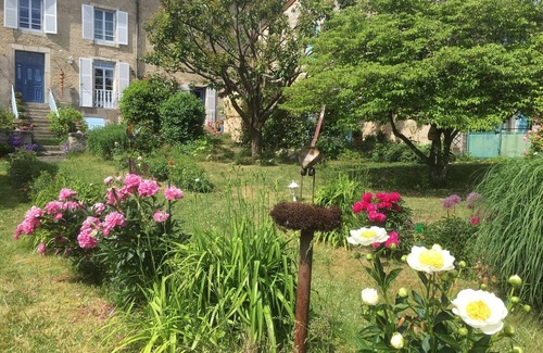 Watronville Bed & Breakfast | Spacious rooms with en-suite, fireplace lounge, relaxing garden - Lorraine