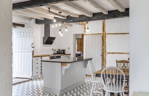 Shifnal Apartment | Spacious rural escape for groups & families