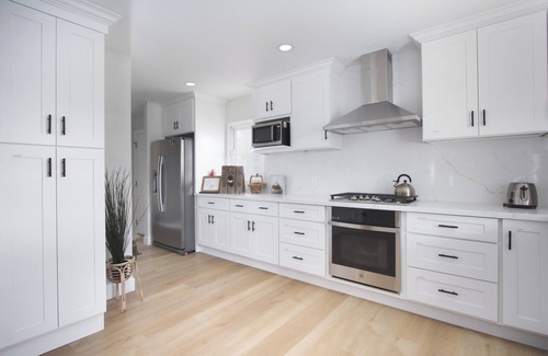 Tustin House | Spacious Saltwater Pool Home Near Disney & Beaches – Sleeps 14+