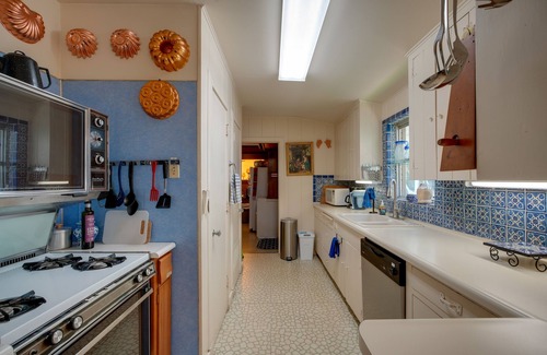 Bel Meade House | Spacious San Antonio Home ~ 5 Mi to Downtown!