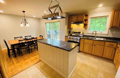 Geyser Crest House | Spacious Saratoga Home Near SPAC & Track | Dogs