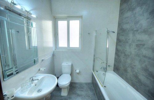 Ta' Xbiex Apartment | Spacious Seafront 3bedrooms, seaview balcony GOTAX1-1