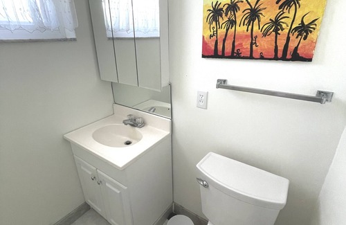 Royal Poinciana Condo | Spacious & Serene 2BR Apt B/W DT Hollywood & Hollywood Beach
