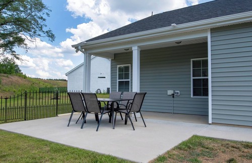 Lemon Springs House | Spacious, Serene Modern Farmhouse near golf course