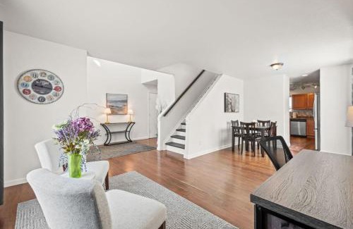 Longmont House | Spacious SIX Bedroom, Great Location