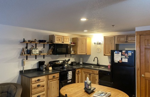 Carrabassett Valley Condo | Spacious Ski In-Ski Out 1BR with Fireplace & Hot Tub