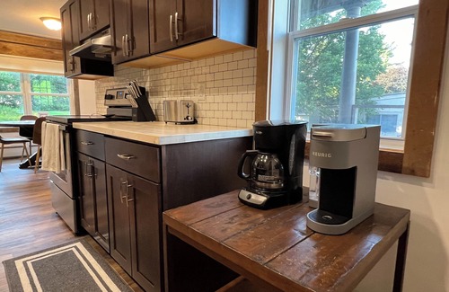 East Haven Rutland County House | Spacious ski chalet with pool table & mountain views