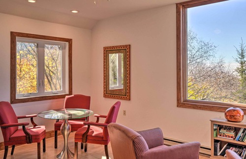Snowshoe Cabin | Spacious Snowshoe Cabin w/ Sunset Mtn Views!