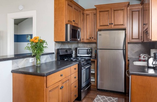 Shoreline West Apartment | Spacious, Soaring Ceilings, Near Downtown MV, GOOG