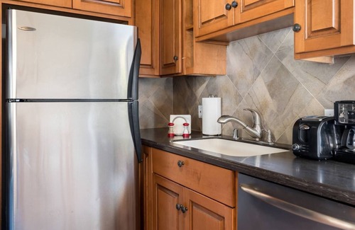 Shoreline West Apartment | Spacious, Soaring Ceilings, Near Downtown MV, GOOG