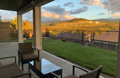 Black Mountain House | Spacious, spotless, self-contained suite with panoramic views